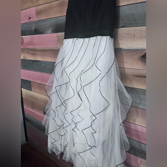 BCBGMAXAZRIA strapless ruffled midi dress in black and white mesh tulle - Picture 4 of 9